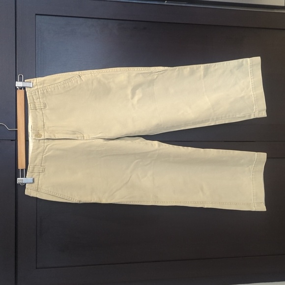 GAP Clean Cut Wide Leg Crop Khaki Pants - Size 1 Excellent Condition - Picture 3 of 4